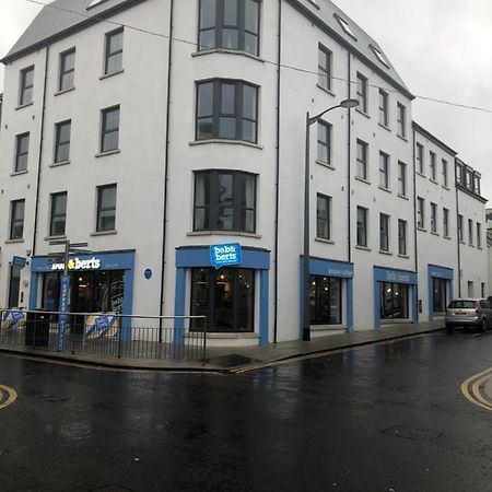 Luxury Apartment In The Heart Of Portrush Main St Exterior foto