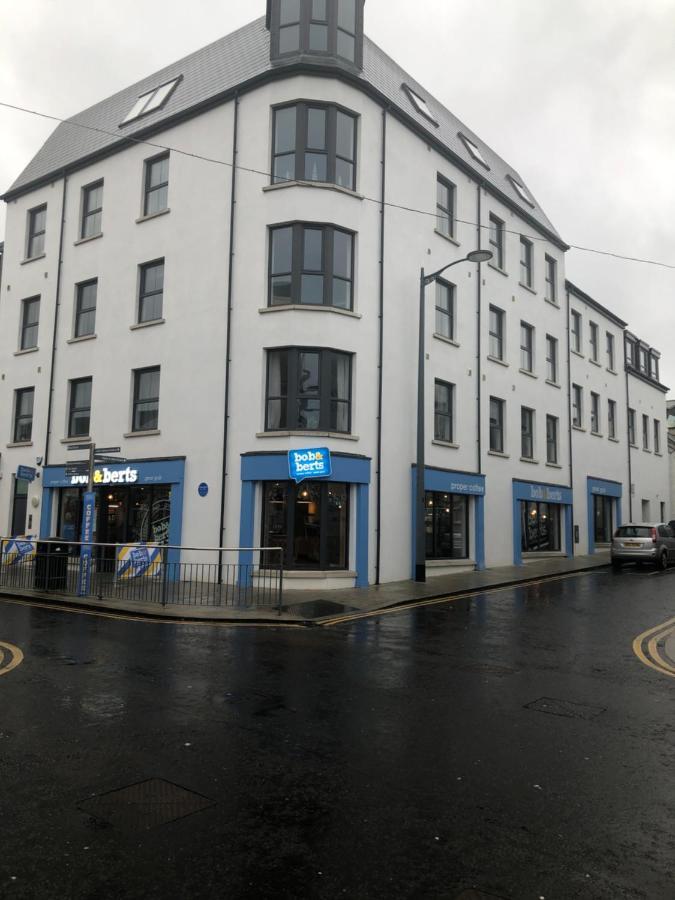 Luxury Apartment In The Heart Of Portrush Main St Exterior foto